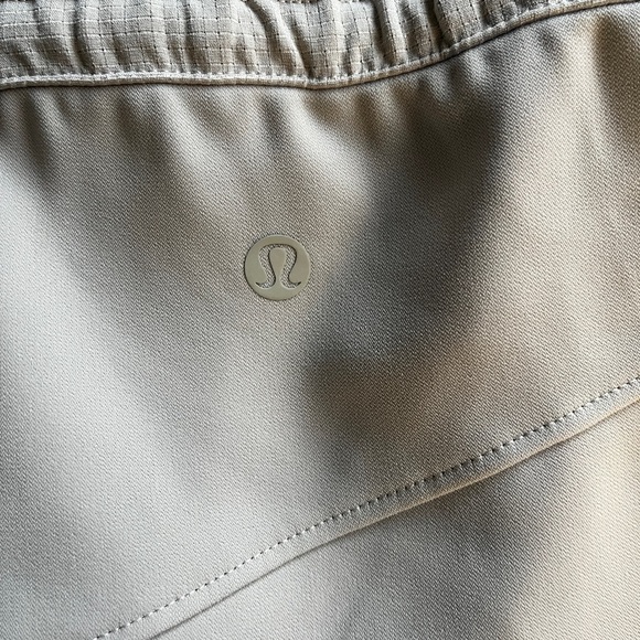 NWOT! Lululemon Relaxed Mid Rise Cargo Pants - Picture 6 of 9